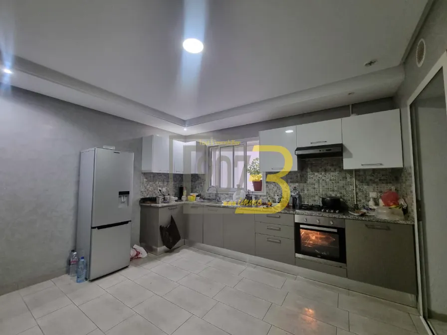 A Vendre  un Appartement S+2 à cité Ennasr 