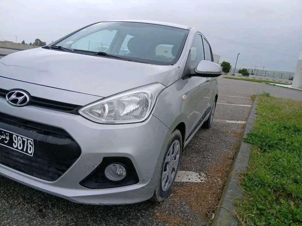 HYANDAI GRAND I 10 PREMIÈRE MAIN EN EXCELLENT ÉTAT 