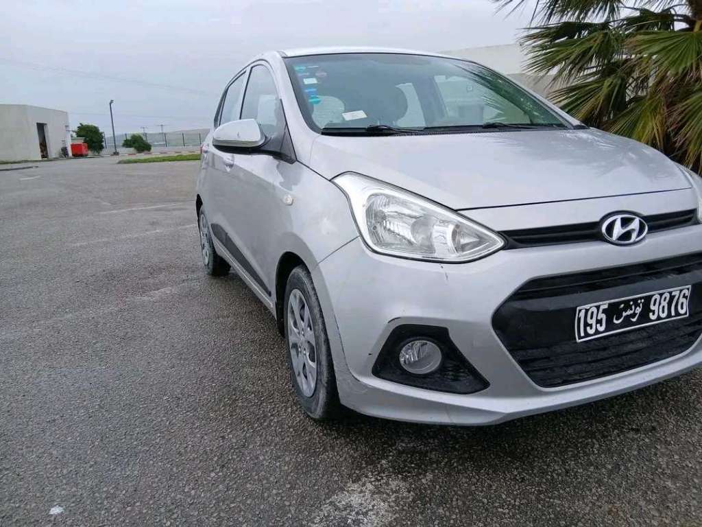 HYANDAI GRAND I 10 PREMIÈRE MAIN EN EXCELLENT ÉTAT 