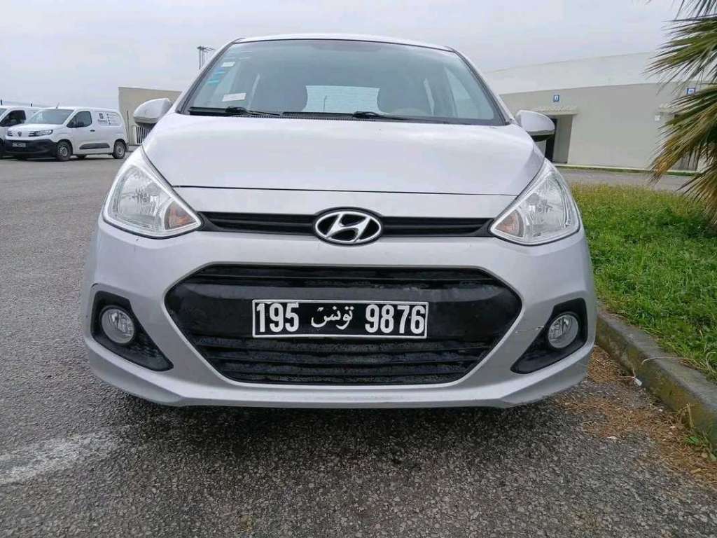 HYANDAI GRAND I 10 PREMIÈRE MAIN EN EXCELLENT ÉTAT 