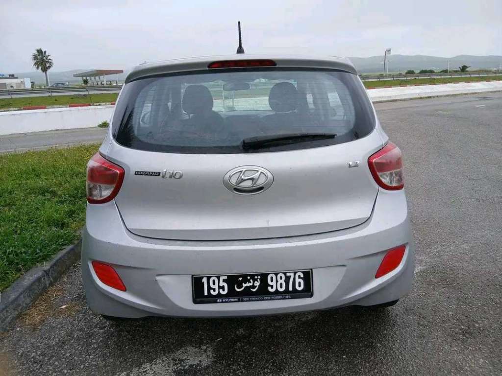 HYANDAI GRAND I 10 PREMIÈRE MAIN EN EXCELLENT ÉTAT 