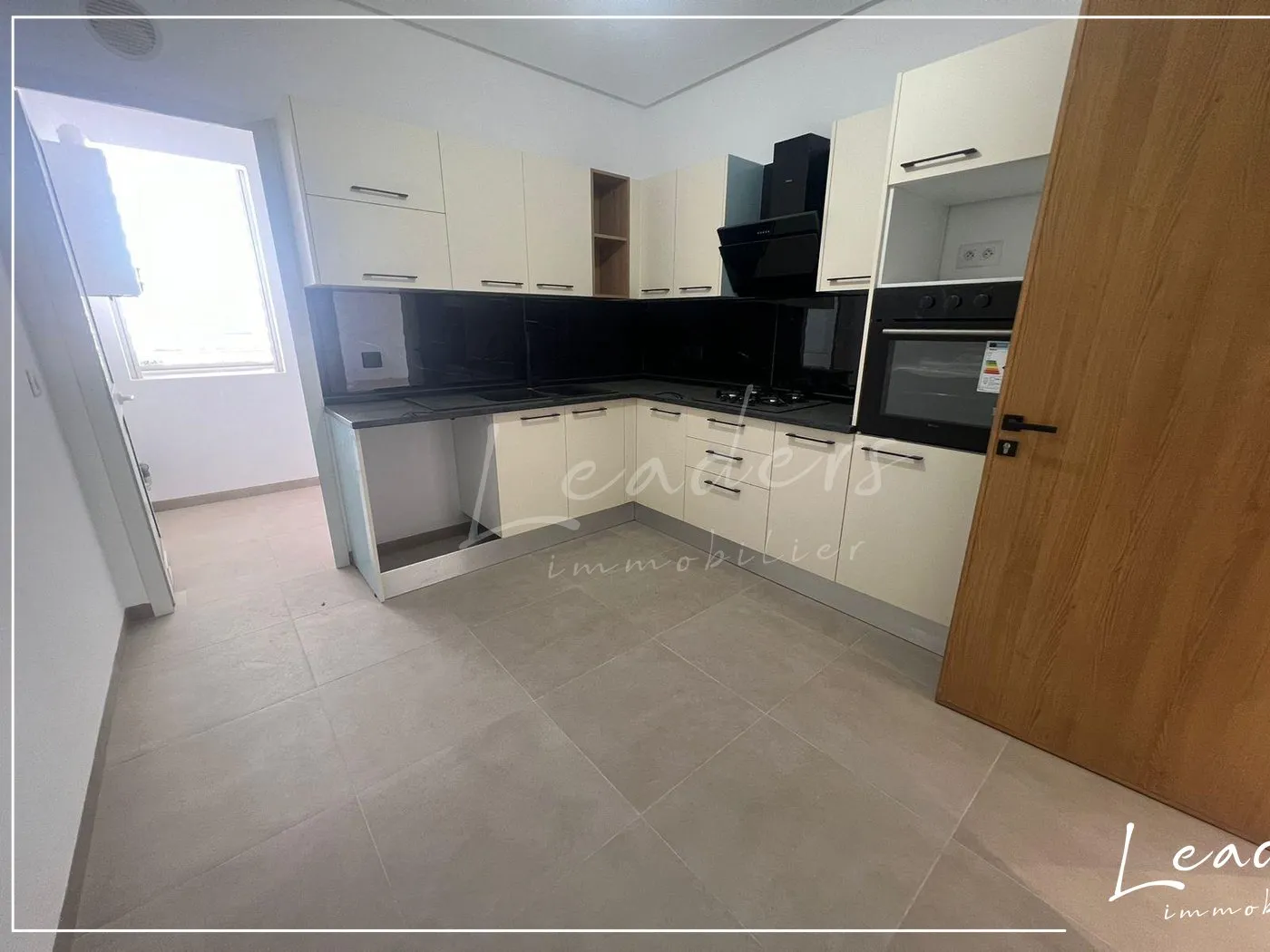 À vendre appartement S+2 moderne à La Soukra – Réf AR988 🏢✨