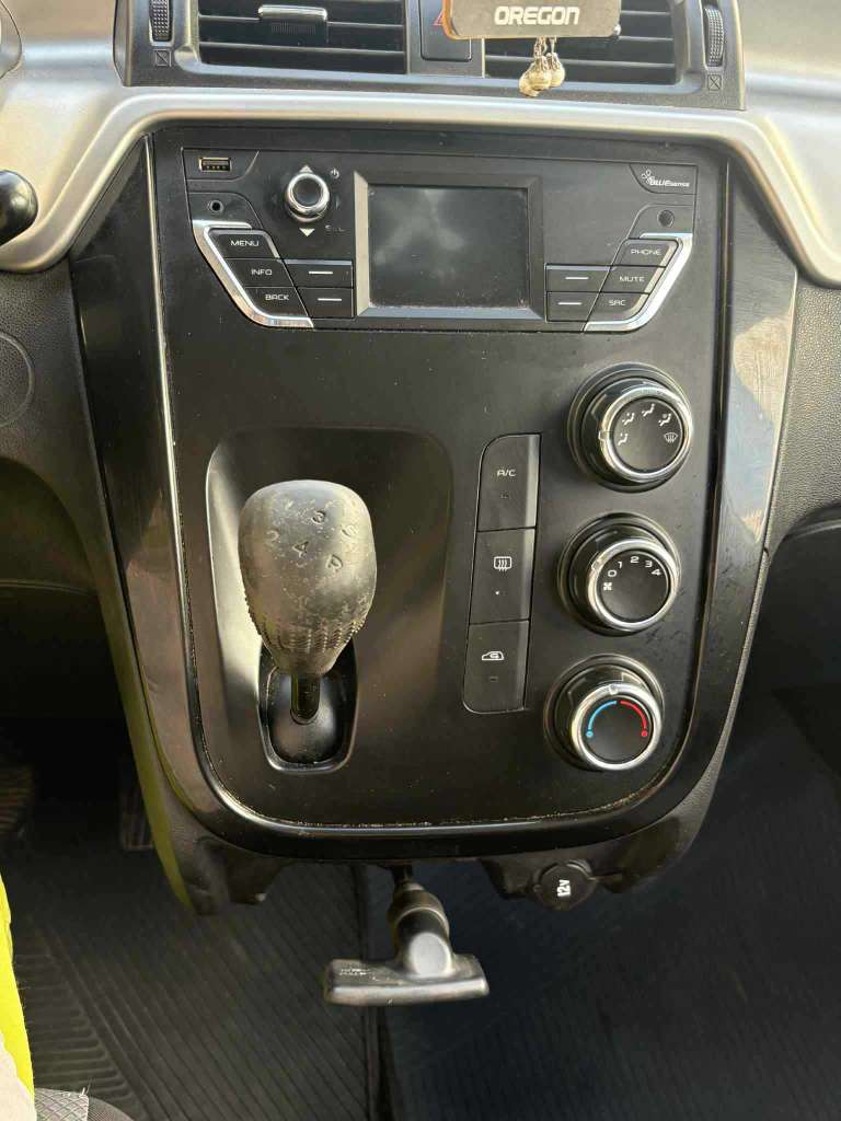 Mahindra kUV 100 k6
