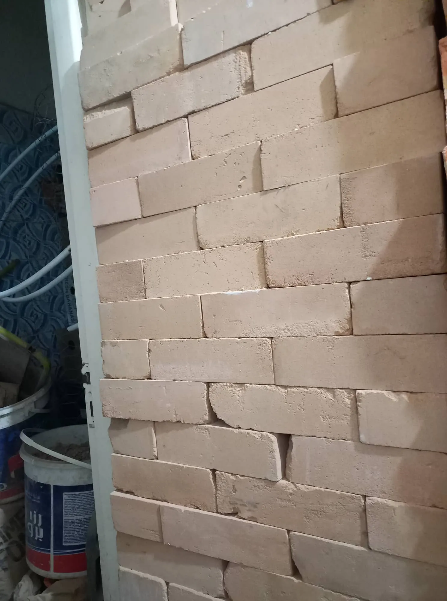 Briques refractaires de differentes dimensions