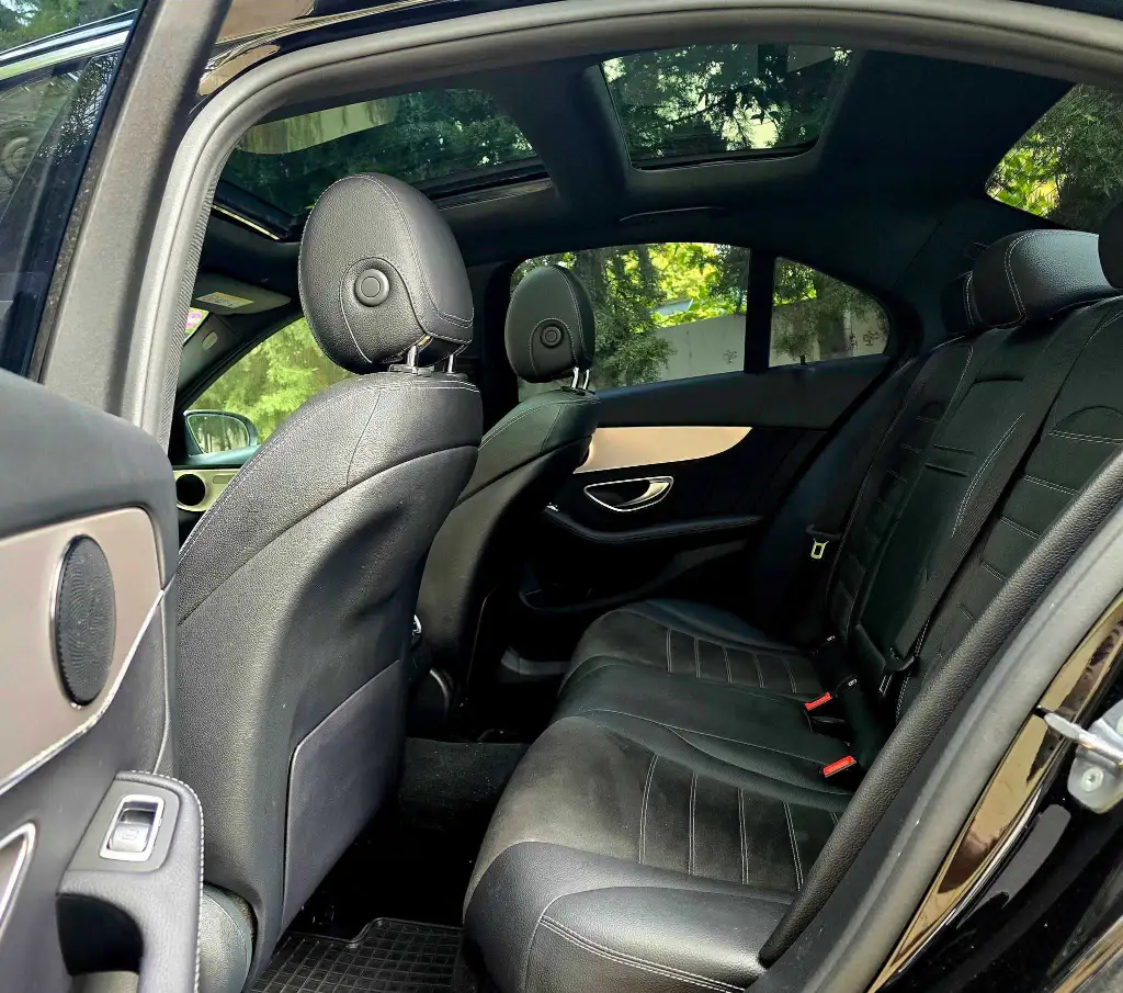 Mercedes C200 2020/08 60.000kmđ©đȘ
âïž on accepte l Ă©change des voitures