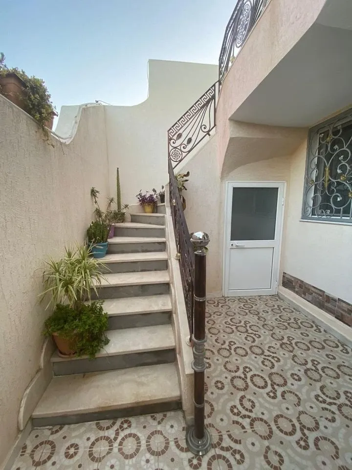 A vendre une villa RDC s+3 à nouvelle médina prés hôpital yassminette 