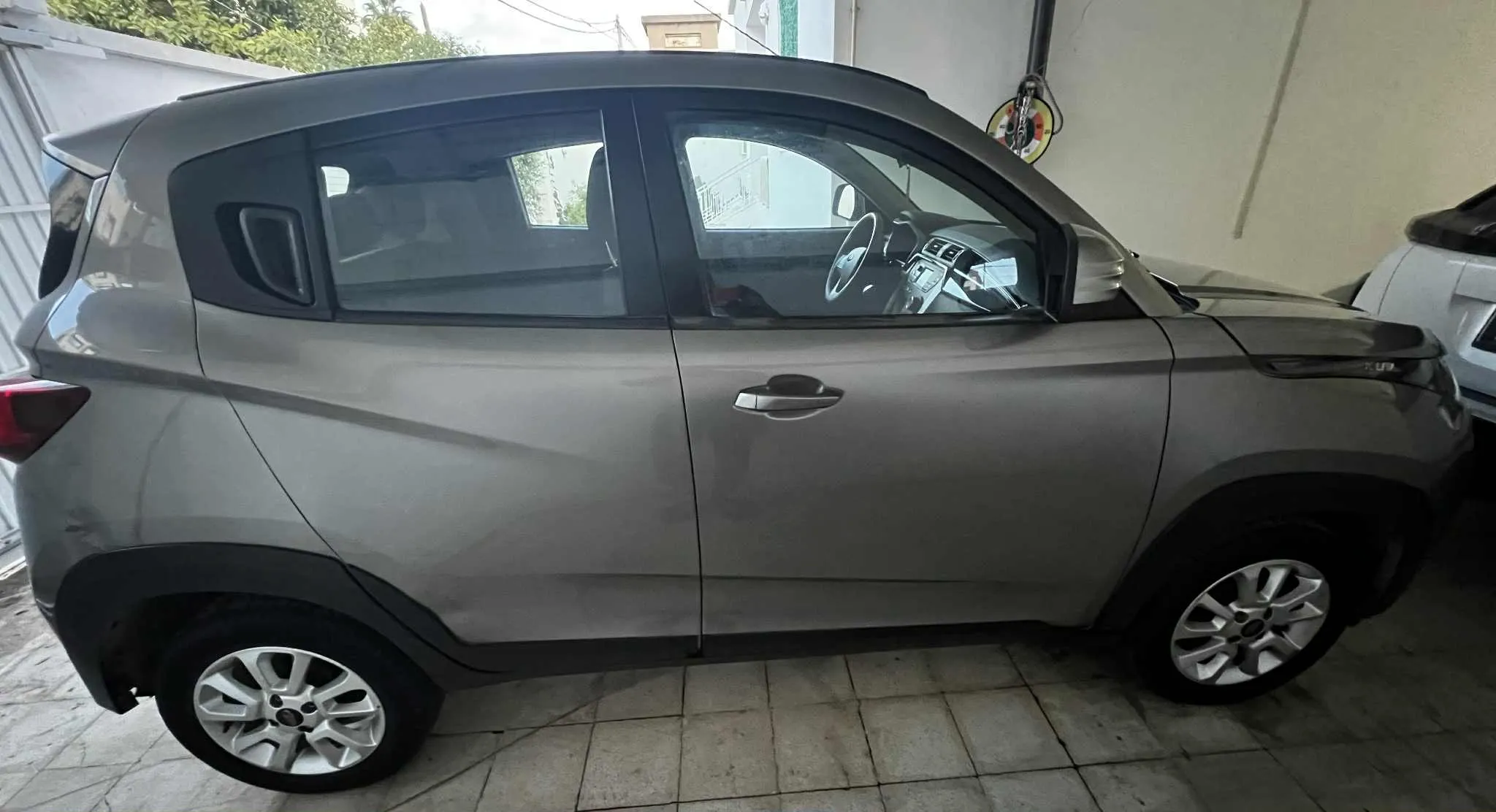 Mahindra KUV 100 K6+