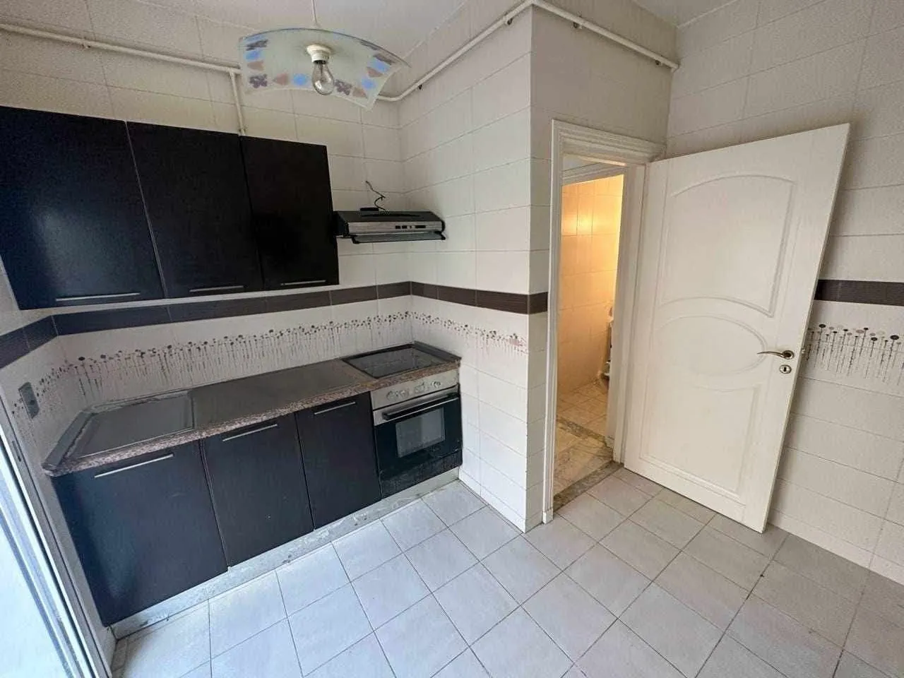 A vendre Appartement S1 aouina cité wahat avec place parking sous-sol