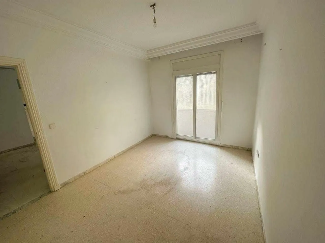 A vendre Appartement S1 aouina cité wahat avec place parking sous-sol