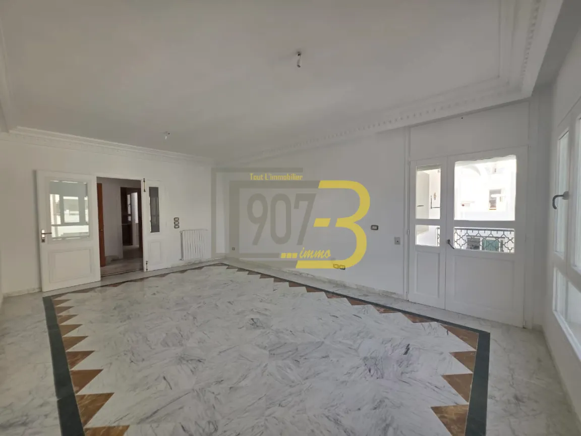 Un Appartement S+3 – Cité Ennasr pres du kiosque Total