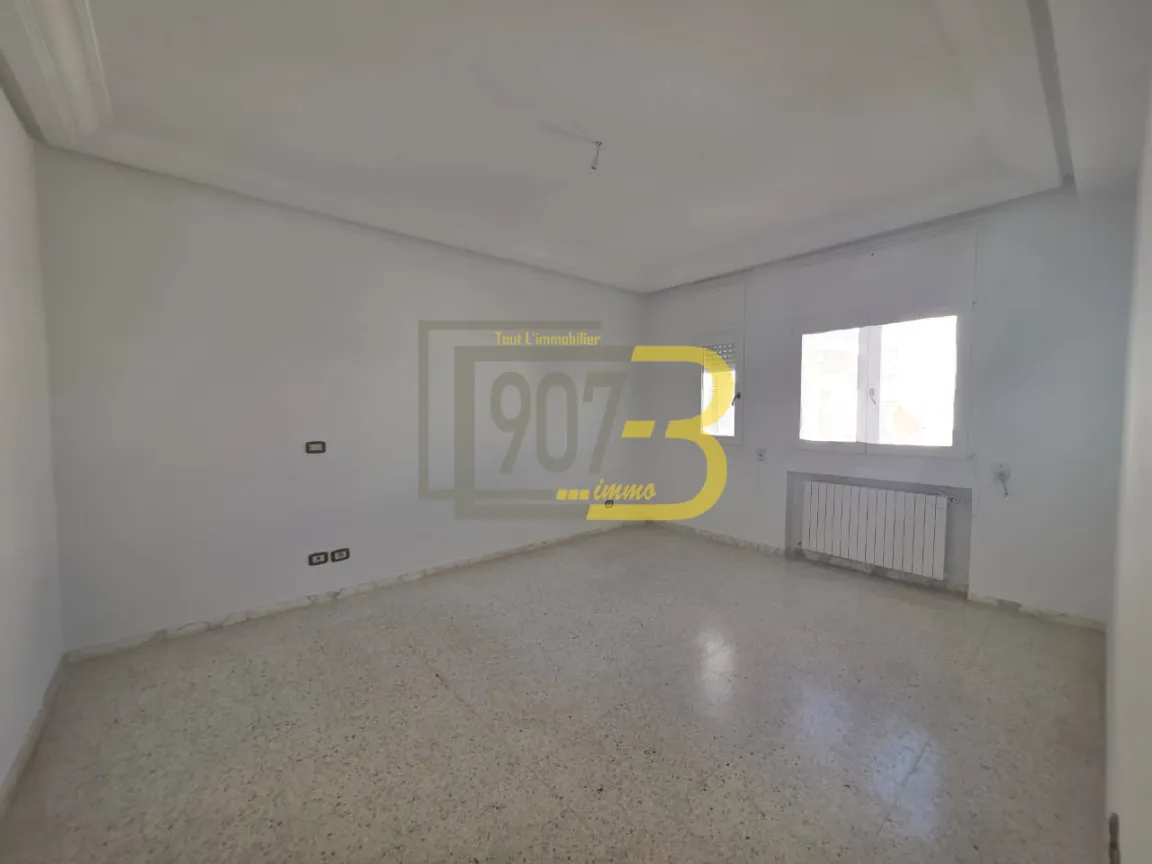 Un Appartement S+3 – Cité Ennasr pres du kiosque Total
