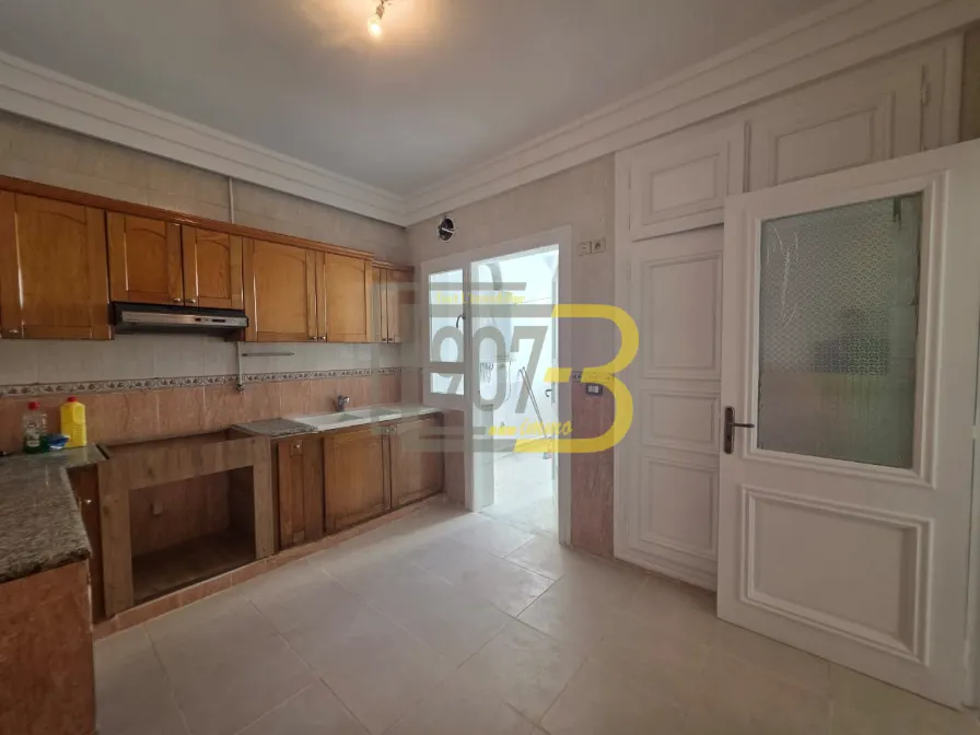 Un Appartement S+3 – Cité Ennasr pres du kiosque Total