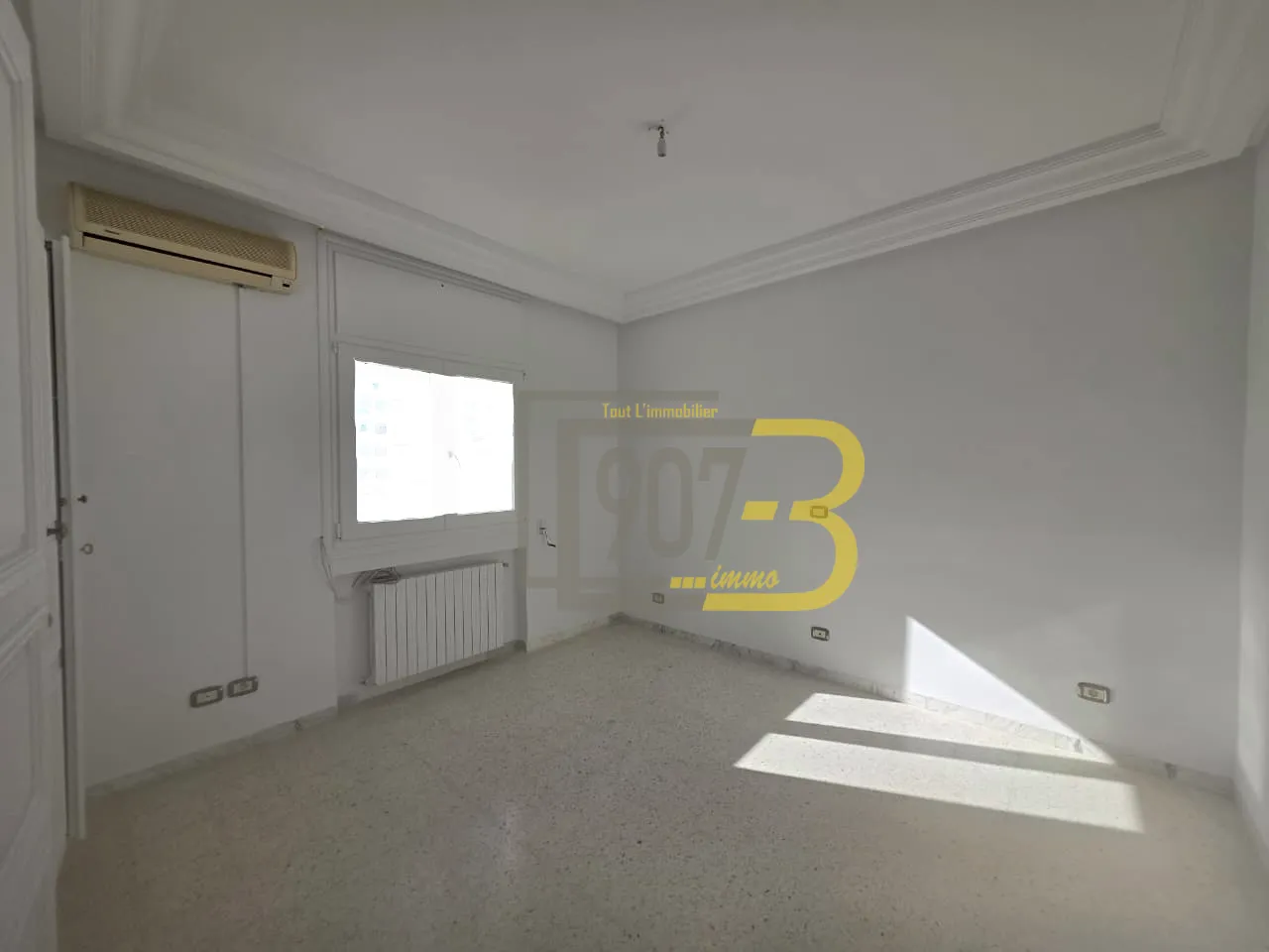 Un Appartement S+3 – Cité Ennasr pres du kiosque Total