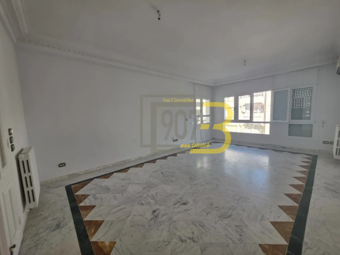 Un Appartement S+3 – Cité Ennasr pres du kiosque Total