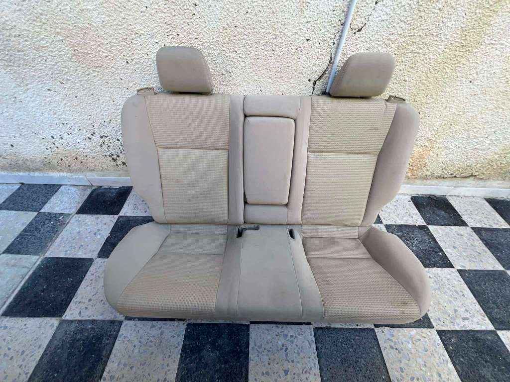 Salon. Toyouta Yaris قطع غيار و
