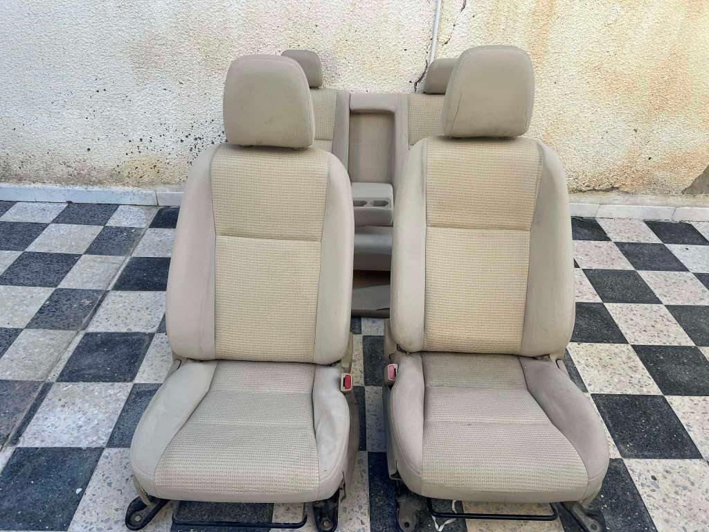 Salon. Toyouta Yaris قطع غيار و