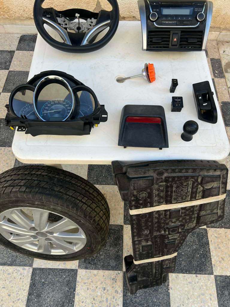 Salon. Toyouta Yaris قطع غيار و