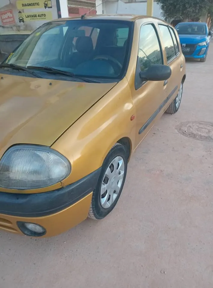 Clio Bombe