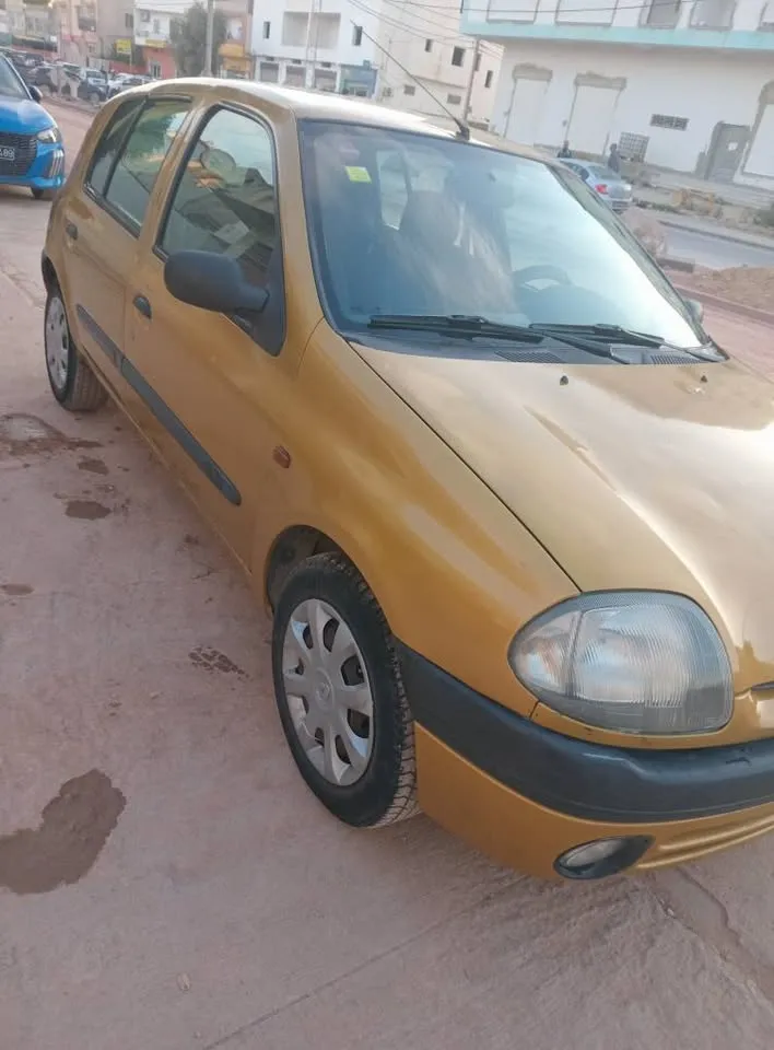 Clio Bombe
