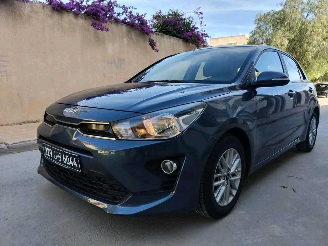 KIA RIO COUPÉ PREMIÈRE MAIN EN ÉTAT NEUF