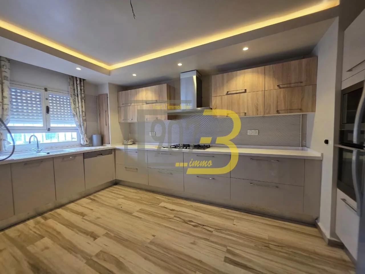 A vendre un appartement s+3 à cité Ennasr