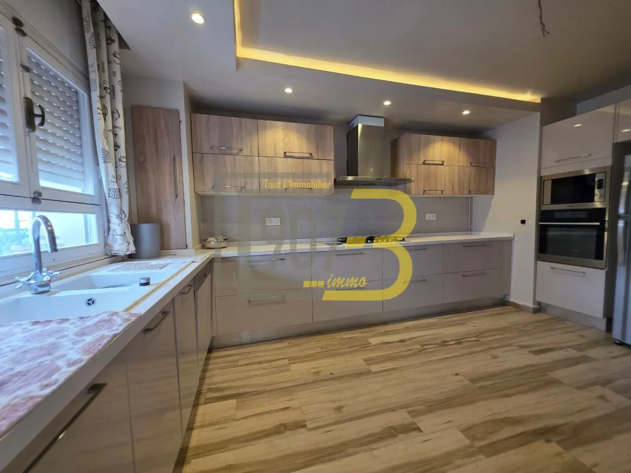 A vendre un appartement s+3 à cité Ennasr