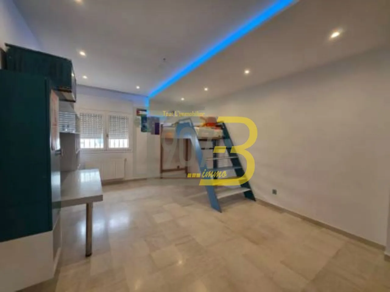A vendre un appartement s+3 à cité Ennasr