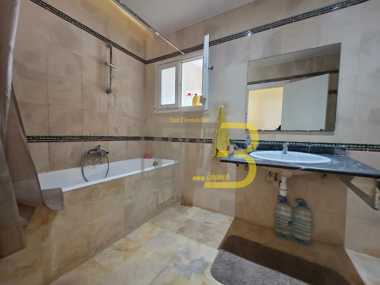A vendre un appartement s+3 à cité Ennasr