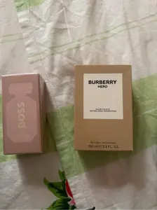 عطور أصلية: Burberry Hero (100ml) + Hugo Boss⁠  Französisch: ⁠Parfums originaux: Burberry Hero 