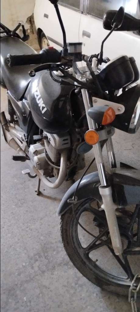 Moto suzuki EN125-2A