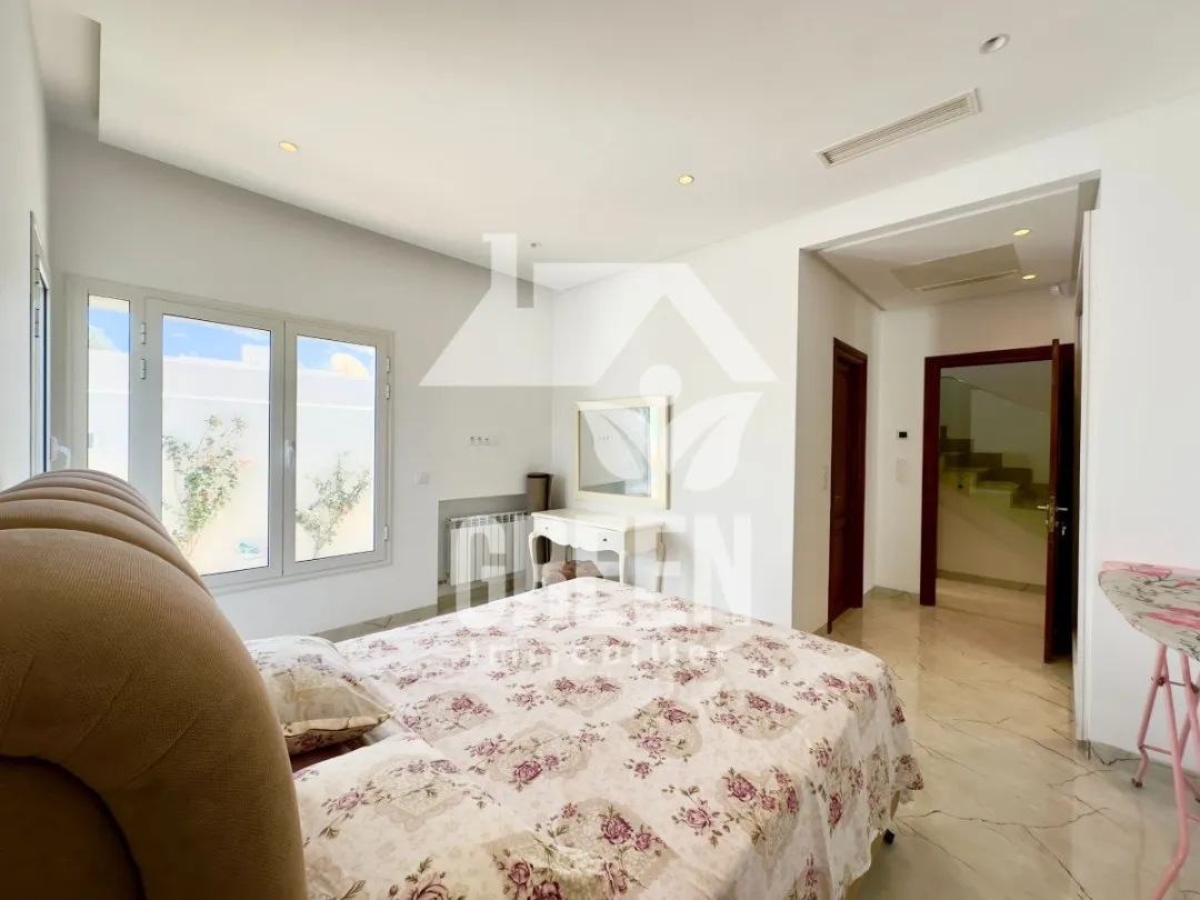 VILLA " SALVADOR "