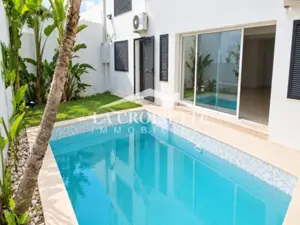 Triplex S+4 avec piscine à La Soukra MTRL0112