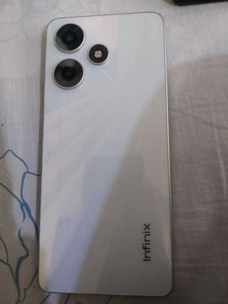 Infinix Hot 30 en très bon état