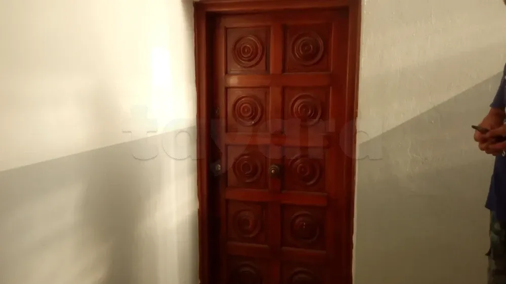 un appartement s+3 vide au 2éme étage (sans ascenseur) a louer a cité khadhra prés de mosquée rahma