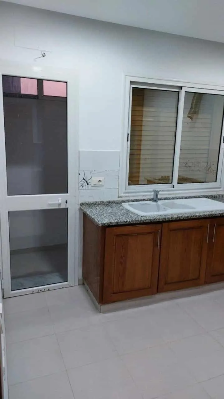 un appartement s+2 vide au 2éme étage a louer situé a Bardo Cité Skik Prés de Bank Dam