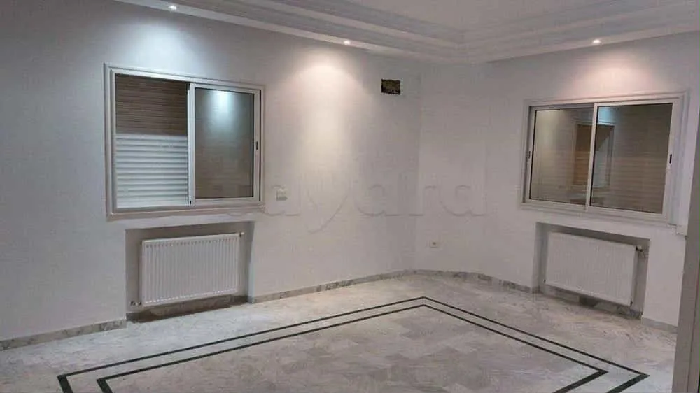 un appartement s+2 vide au 2éme étage a louer situé a Bardo Cité Skik Prés de Bank Dam