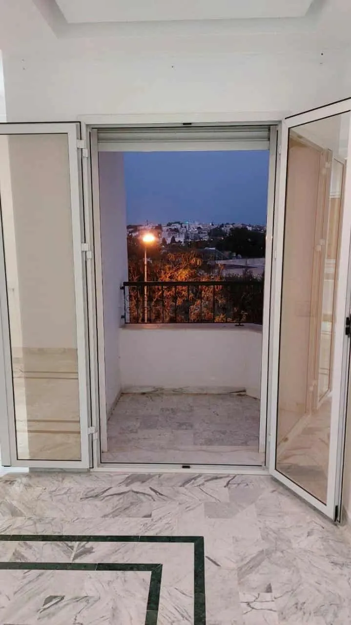 un appartement s+2 vide au 2éme étage a louer situé a Bardo Cité Skik Prés de Bank Dam