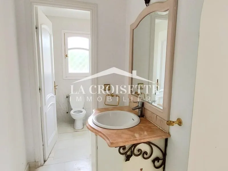 Villa S+4 à Gammarth MVL0642