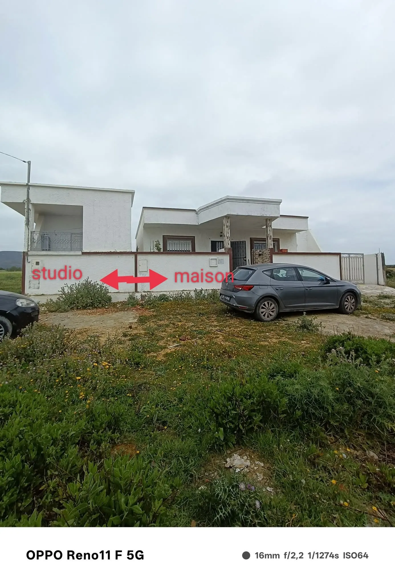 a vendre une maison avec un studio indépendant