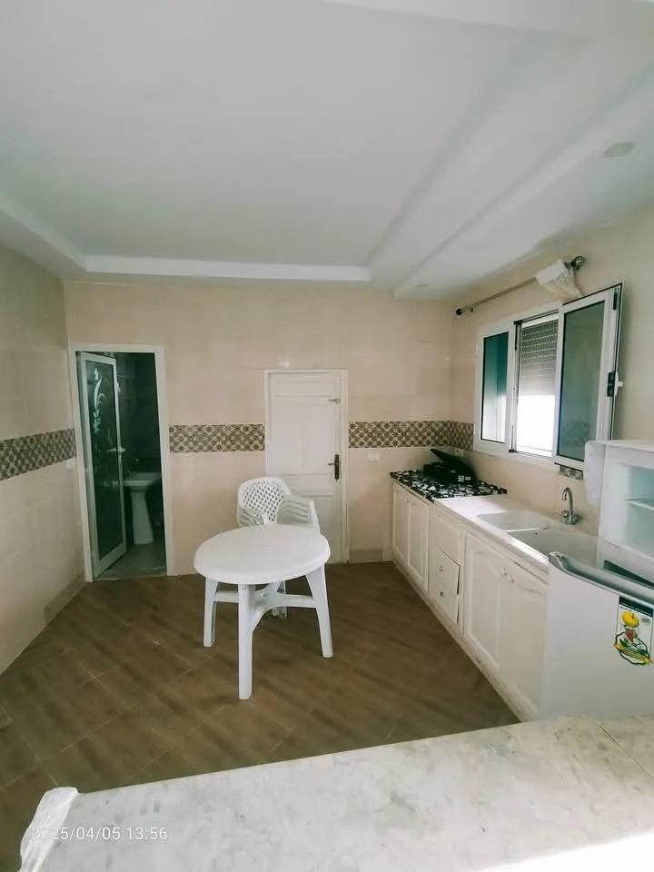 a vendre une maison avec un studio indépendant