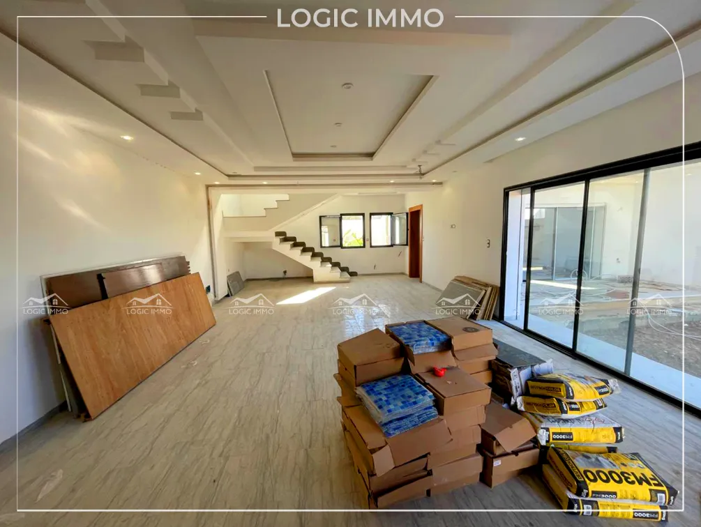 Nous vous proposons à la vente une Villa S+4 située à sidi hamed Hammamet