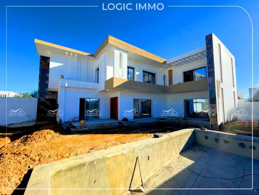 Nous vous proposons à la vente une Villa S+4 située à sidi hamed Hammamet