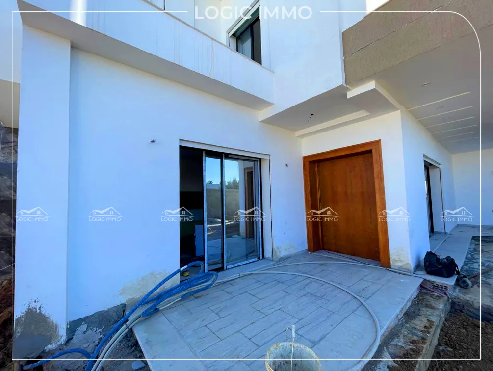 Nous vous proposons à la vente une Villa S+4 située à sidi hamed Hammamet