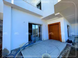 Nous vous proposons à la vente une Villa S+4 située à sidi hamed Hammamet 