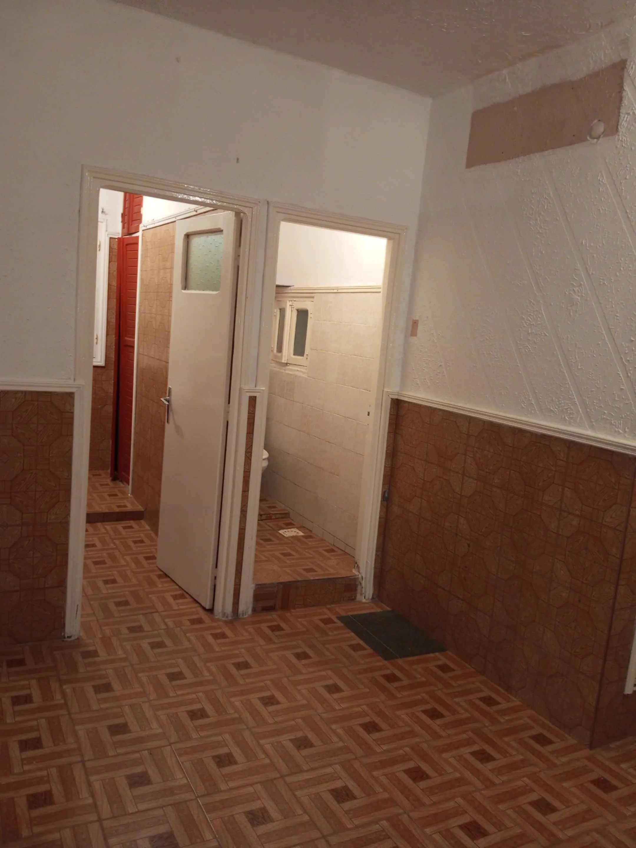 un étage d'une maison s+2 vide au 1er étage a louer a Omrane Supérieur Prés de lycée Lasfer