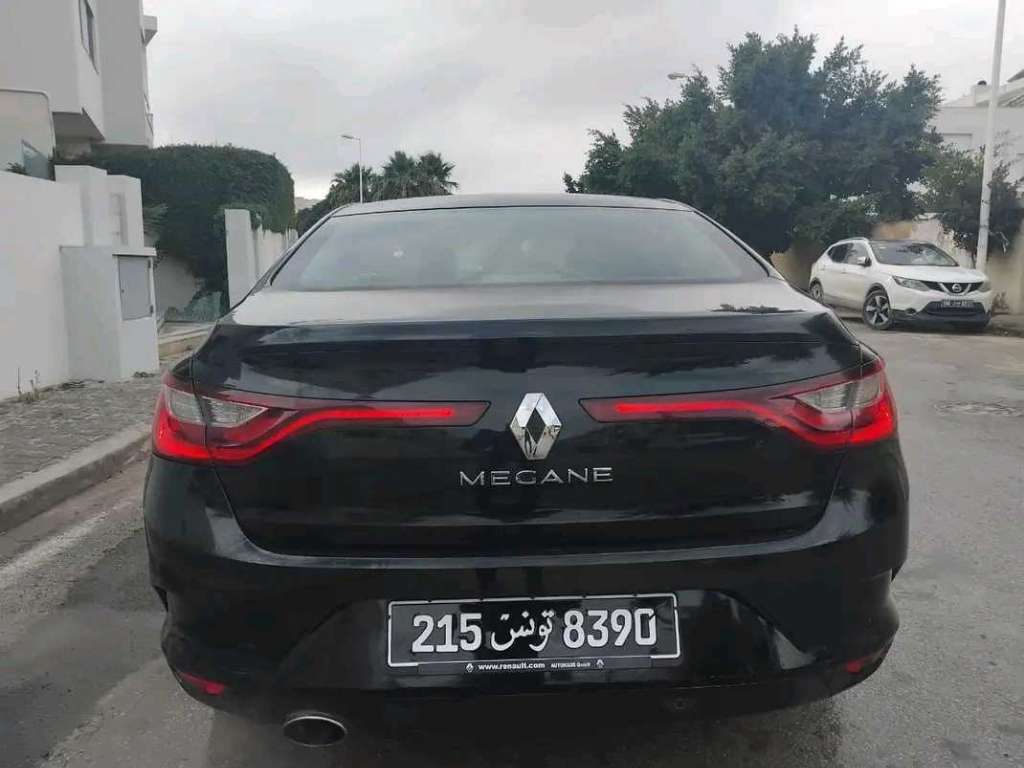 RENAULT MEGANE 4 PREMIÈRE MAIN EN ÉTAT NEUF