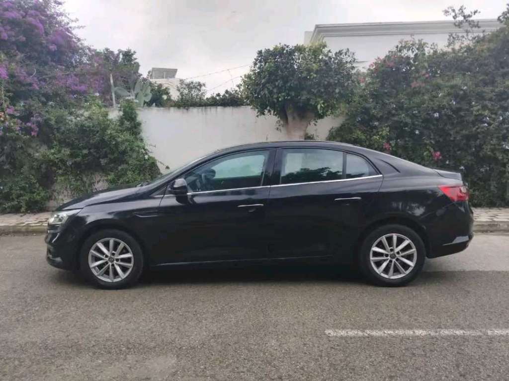 RENAULT MEGANE 4 PREMIÈRE MAIN EN ÉTAT NEUF