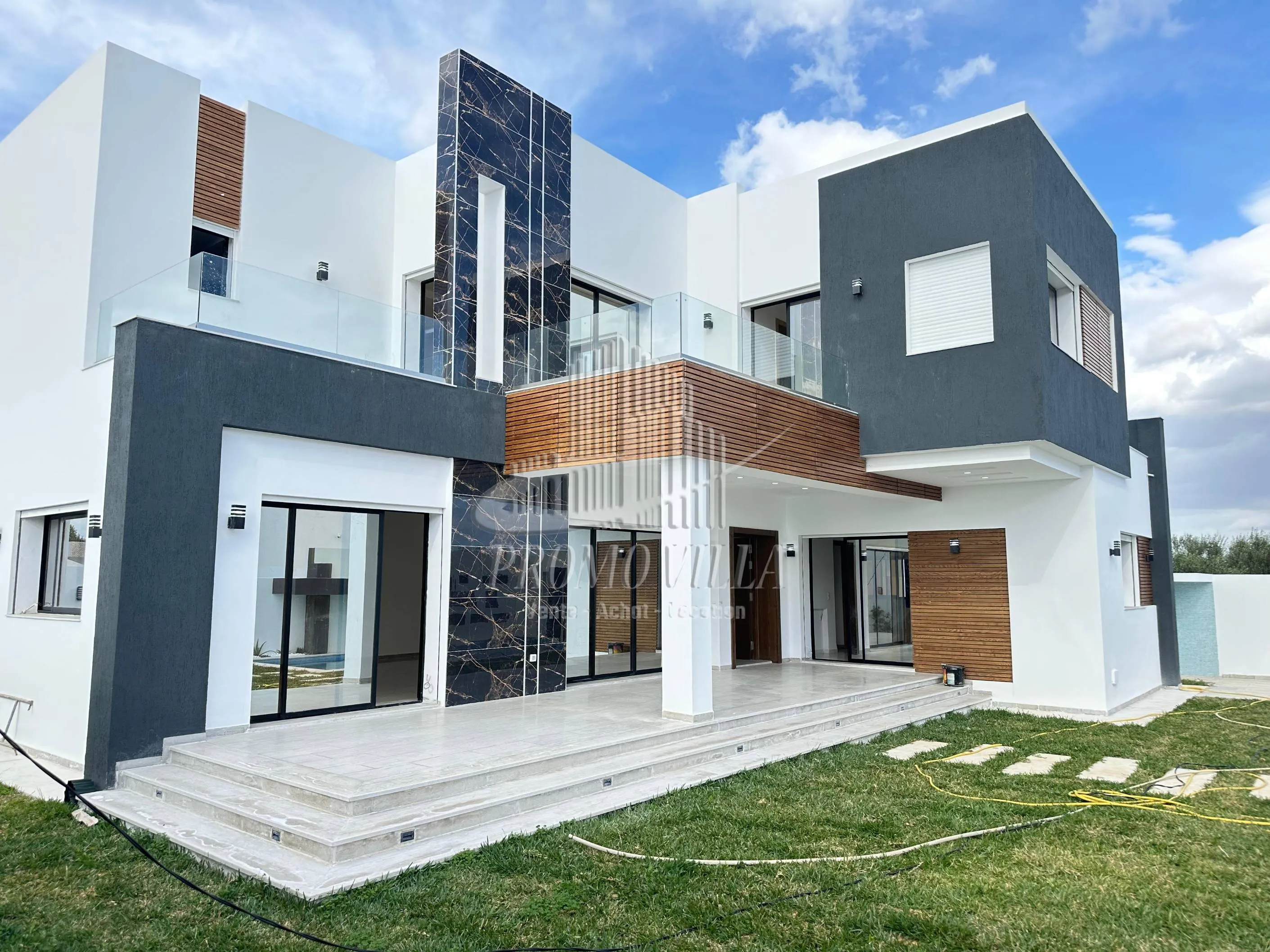 villa de haut standing jamais habituée à 500m de Marina
