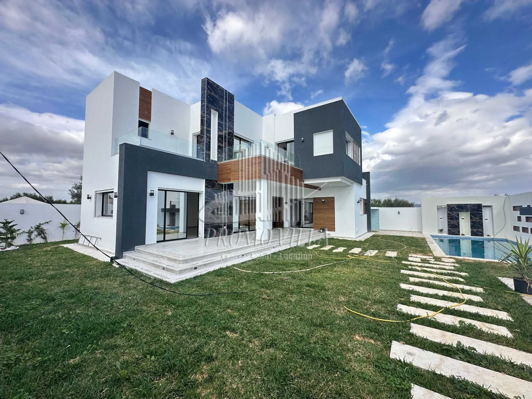 villa de haut standing jamais habituée à 500m de Marina