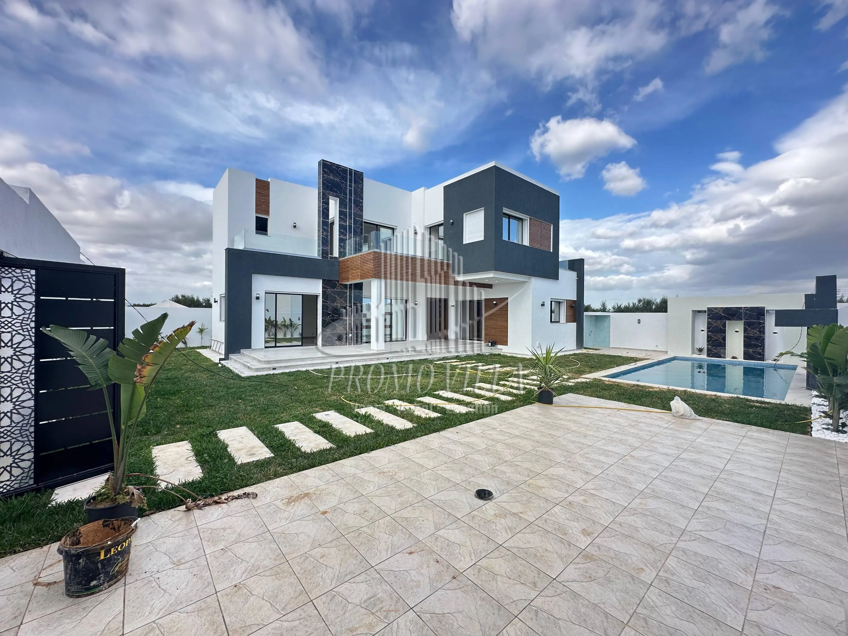 villa de haut standing jamais habituée à 500m de Marina
